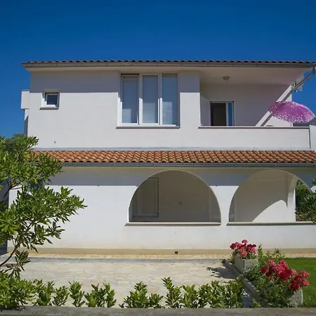 Lucija Apartment