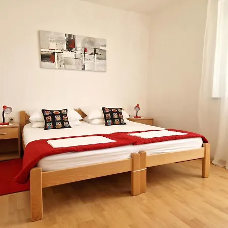 Apartment Lucija *